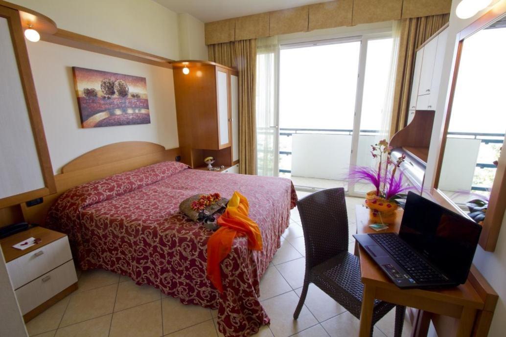 Hotel Palm Beach B&B Sea View リミニ エクステリア 写真
