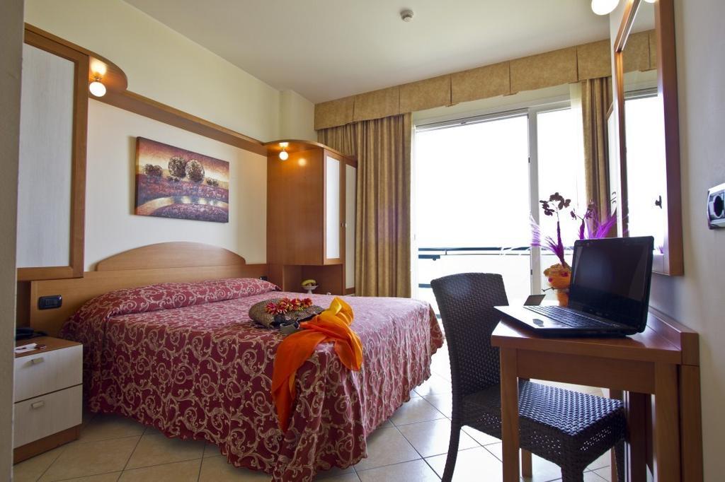 Hotel Palm Beach B&B Sea View リミニ エクステリア 写真
